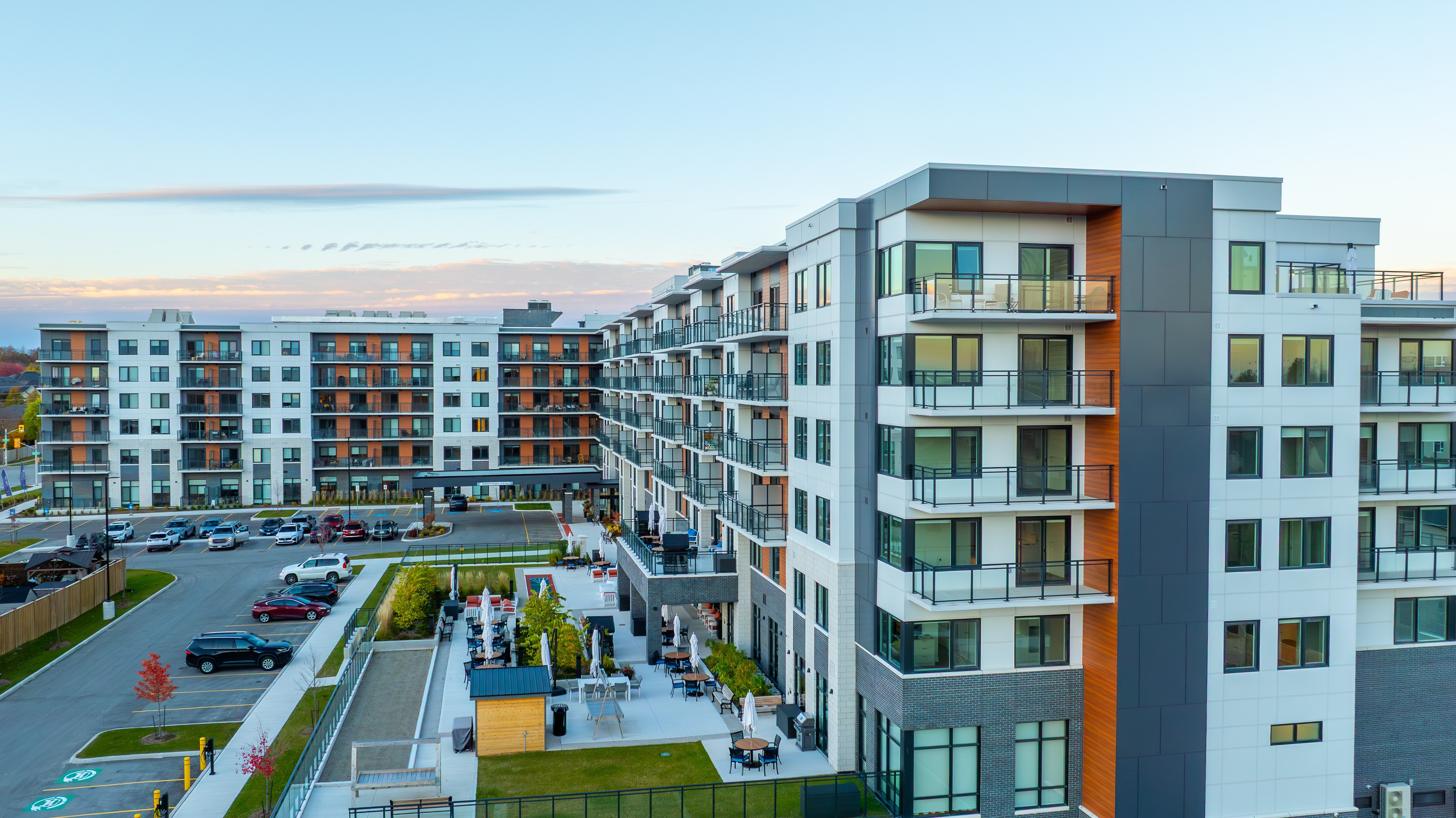 Large-scale commercial siding project